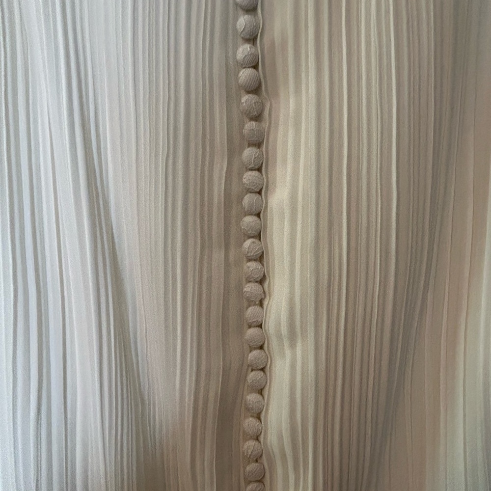 Simple & chic wedding gown - Picture 3 of 13